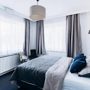 Atomihotel: Contemporary Comfort Steps From The Atomium! Brüssel